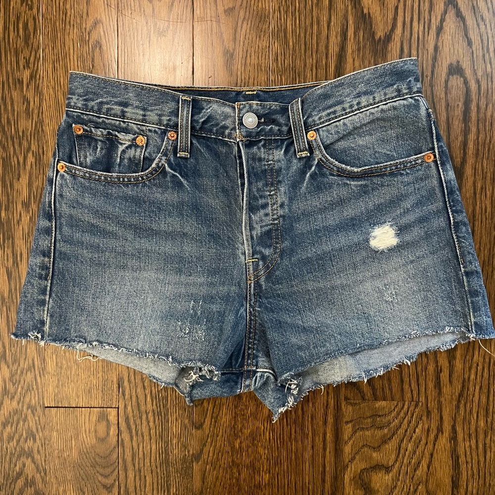 Levi’s High Rise Wedgie Short - Picture 2 of 2
